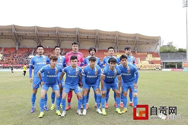 独行侠与功夫明星成龙合影庆祝中国赛